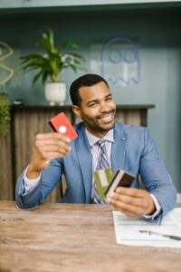 HOW TO CHOOSE A CREDIT CARD