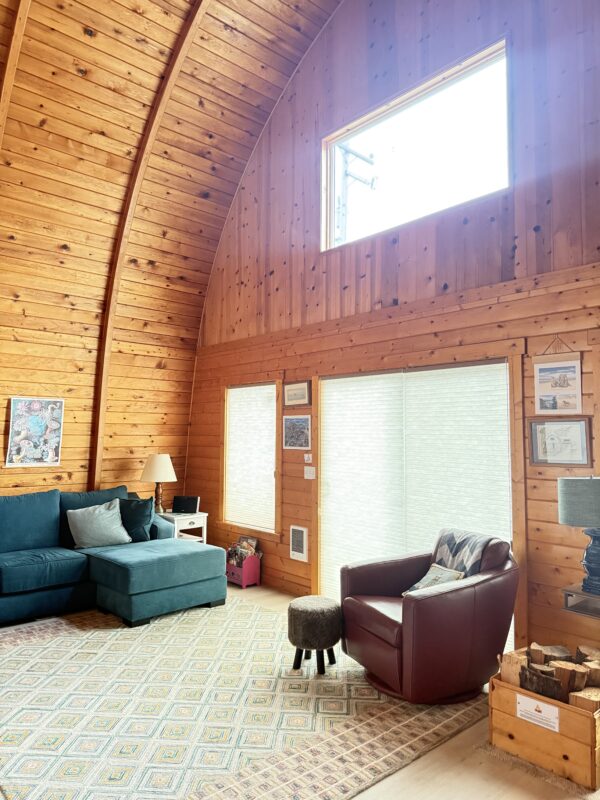 Hallie Hideaway in Manzanita oregon coast living room